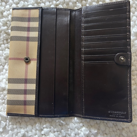 Burberry Authentic Wallet. Classic look πΈ - Picture 6 of 7